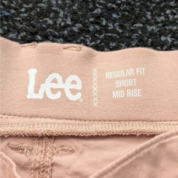 Lee Women's Regular Fit Mid Rise Cargo Short Elastic Waist Basque Size 22M - Picture 11 of 12